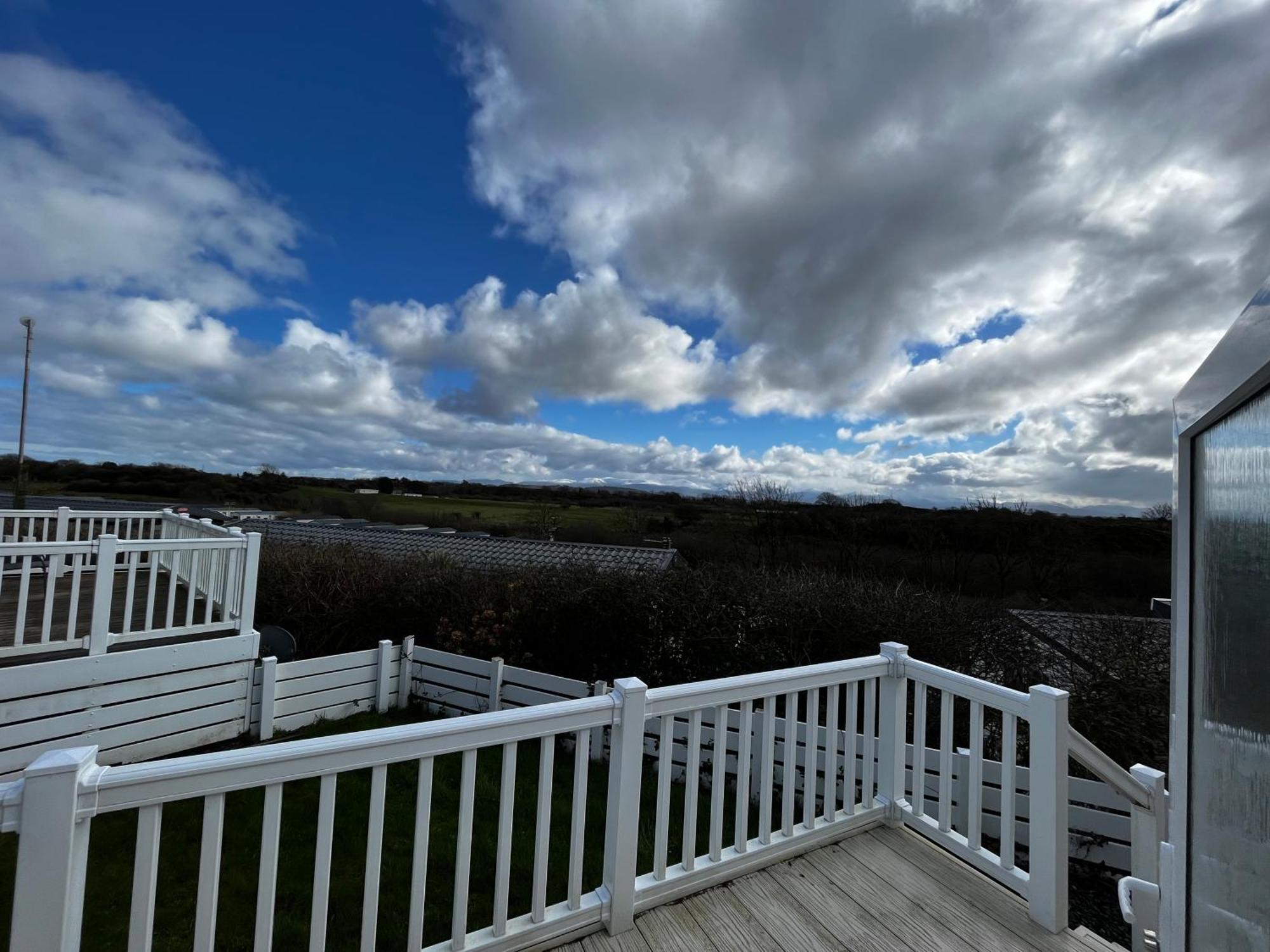 Ger-Y-Bwlch - Spacious Static On 5Star Site With Swimming Pool ベンスレフ エクステリア 写真