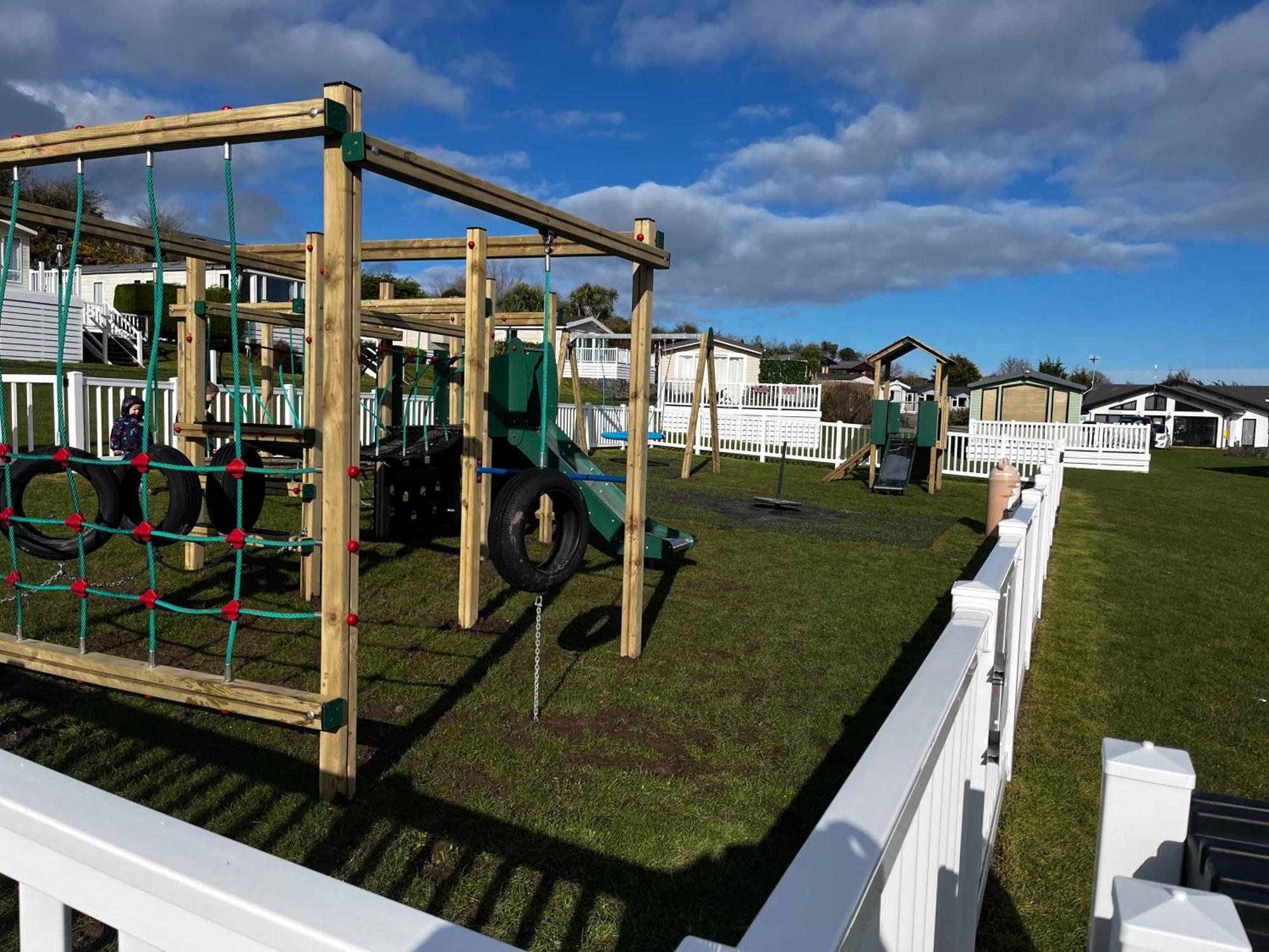 Ger-Y-Bwlch - Spacious Static On 5Star Site With Swimming Pool ベンスレフ エクステリア 写真